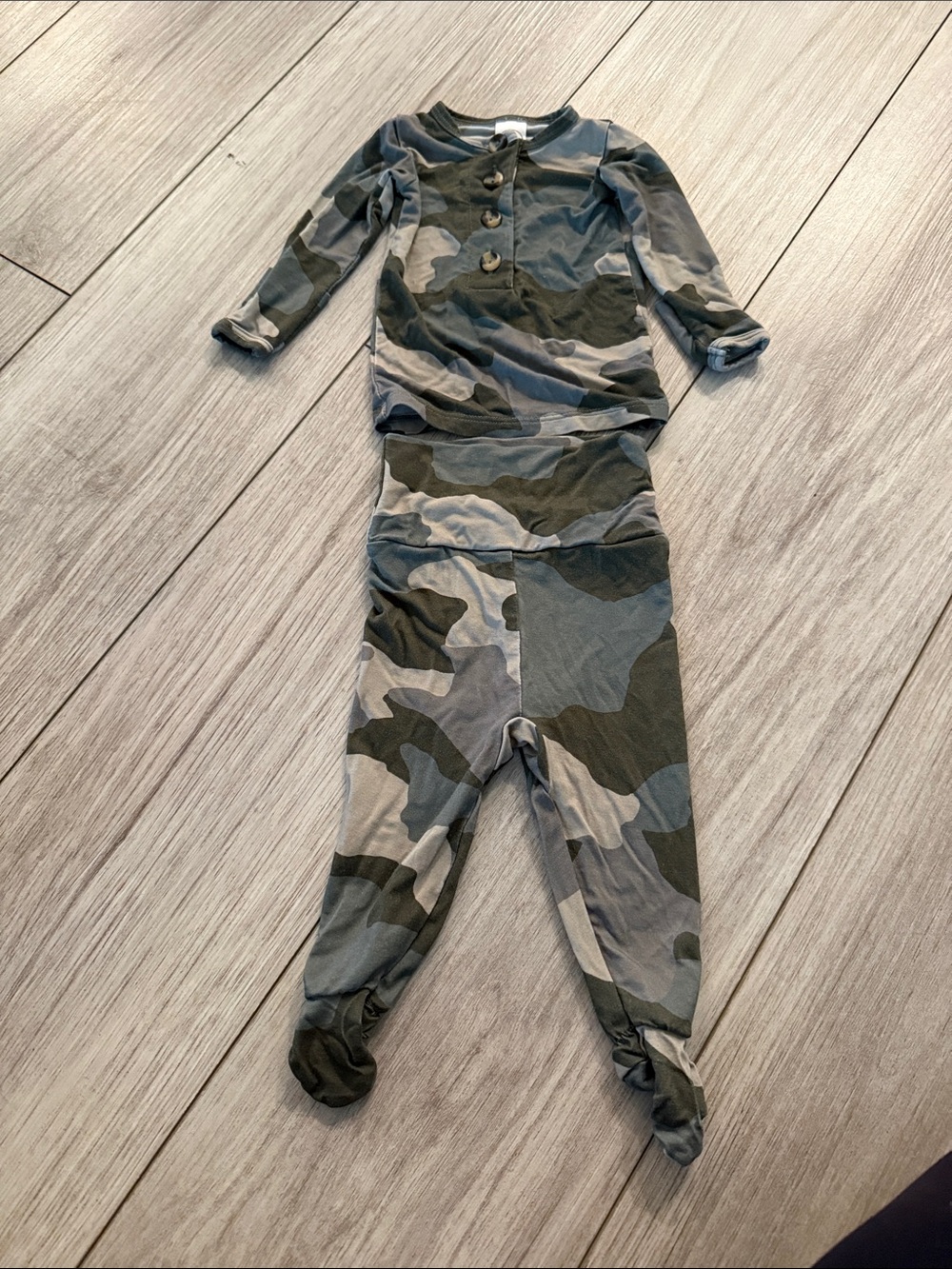 Lou Lou & Company Baby Roger Top & Bottom Set Newborn Camoflauge